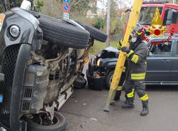 Scontro con ribaltamento in via Montorfano a Varese