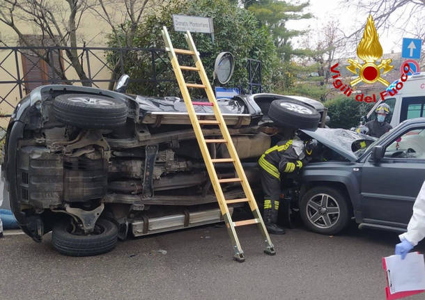 Ribaltamento in via Montorfano a Varese