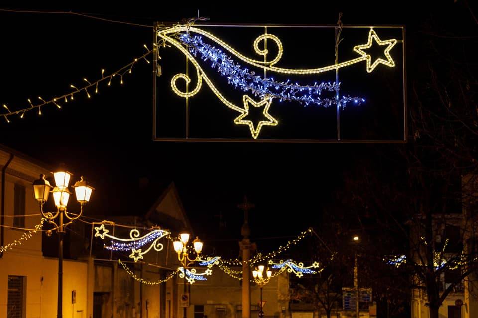 Tra alberi, luci e colori si accende il Natale di Gerenzano