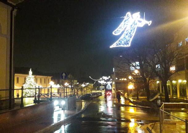 Tra alberi, luci e colori si accende il Natale di Gerenzano