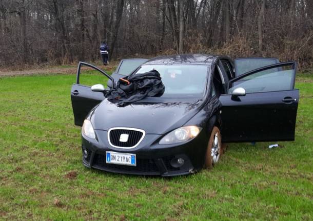 Uboldo, inseguiti dalla Locale nei campi, fuggono quattro spacciatori abbandonando auto e fucile