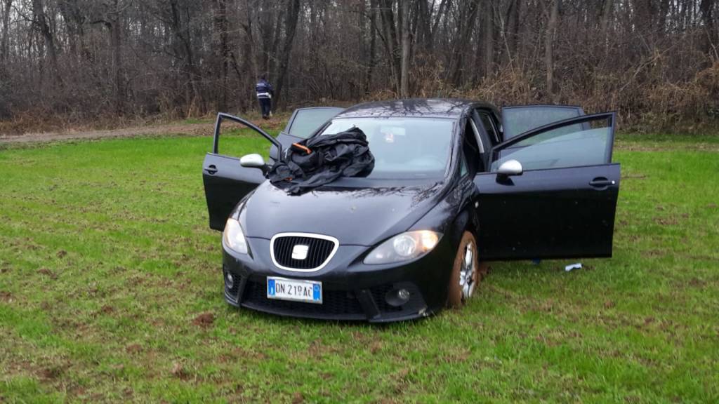 Uboldo, inseguiti dalla Locale nei campi, fuggono quattro spacciatori abbandonando auto e fucile