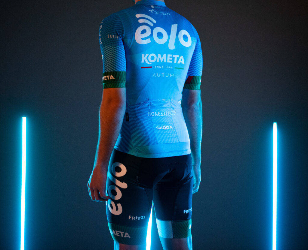 La nuova divisa di Eolo-Kometa Cycling Team