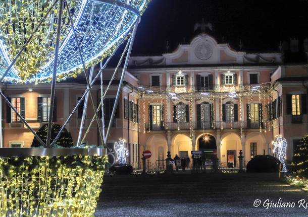 Le ultime immagini dei Giardini Estensi con le luci natalizie