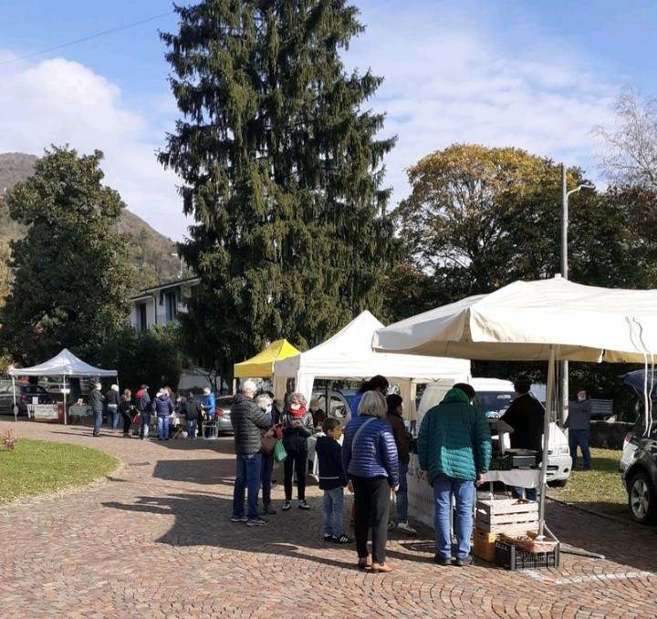 Il mercatino a chilometri zero di Cuveglio diventa grande