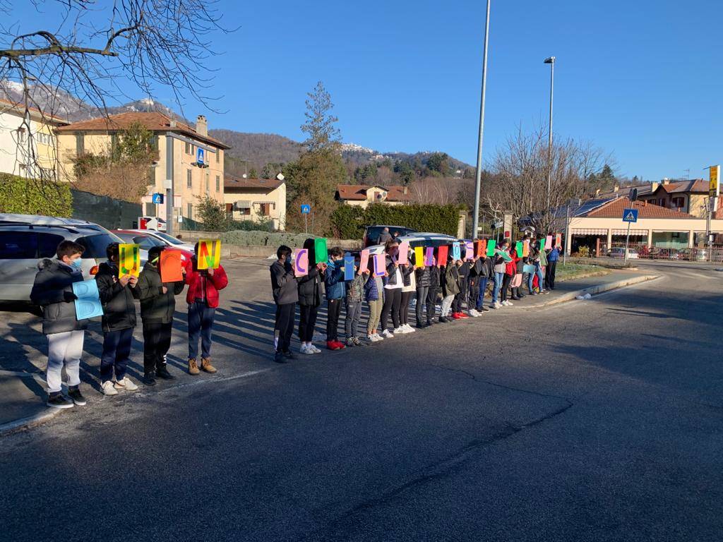 Casciago: doni, striscioni e filastrocca per i 100 anni di Franco Pedotti