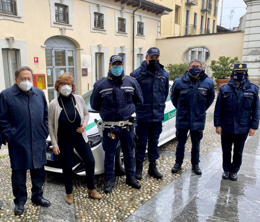 Consegna nuova auto alla Polizia Locale di Cerro Maggiore 
