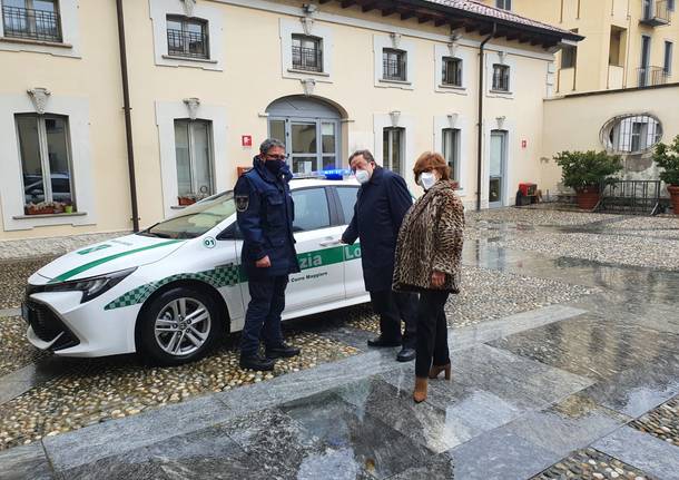 Consegna nuova auto alla Polizia Locale di Cerro Maggiore 