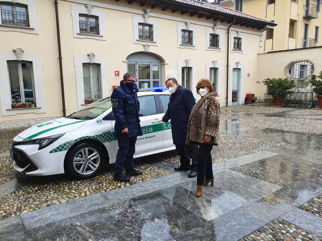 Consegna nuova auto alla Polizia Locale di Cerro Maggiore 