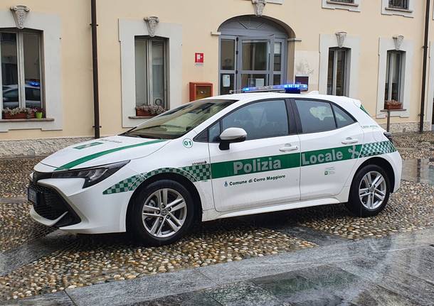 Consegna nuova auto alla Polizia Locale di Cerro Maggiore 