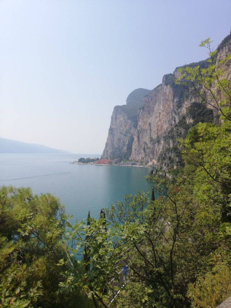 Dal Lago Maggiore al Lago di Garda a piedi e in bici: il viaggio di Davide