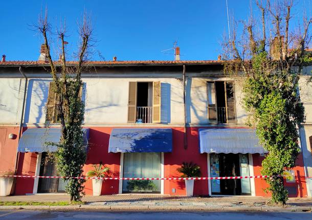 Fiamme nella notte a Caronno Pertusella