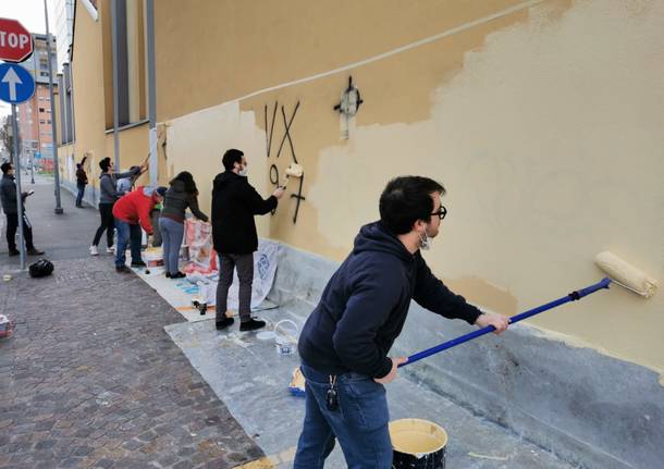 Giovani democratici di Legnano "imbianchini" per... una pennellata antifascista