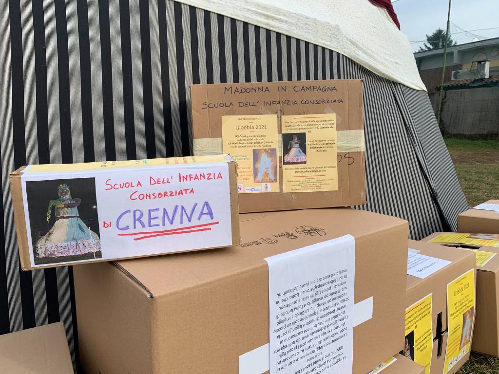 Il fantoccio della gioeubia 2021 a Gallarate e i disegni del bambini