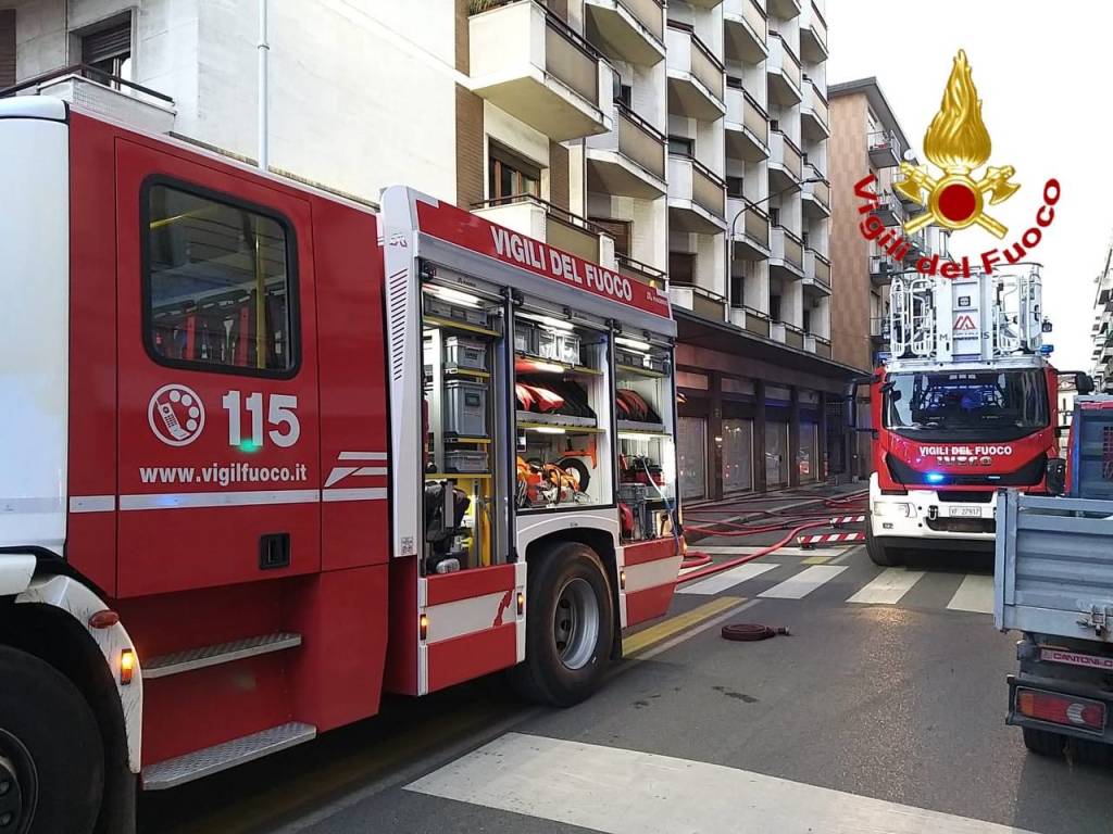 Incendio nel centro di Varese