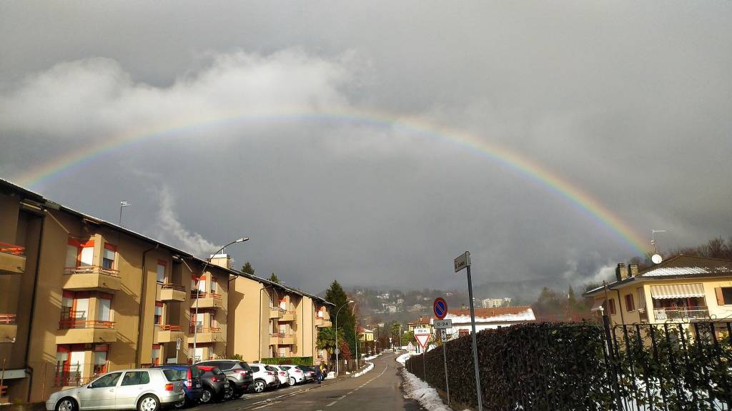 L'arcobaleno nella neve