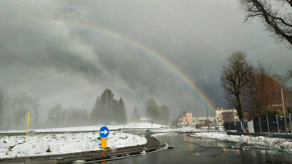 L'arcobaleno nella neve