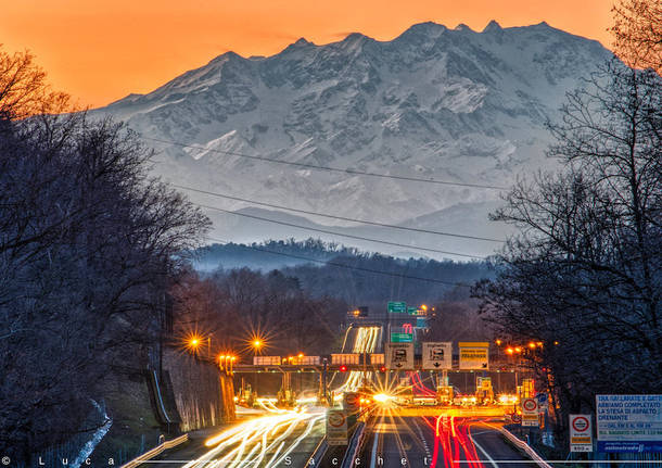 La A26 a Besnate e il Monte Rosa  foto di Luca Sacchet