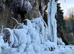 Le cascate ghiacciate alle grotte di Valganna