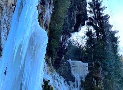 Le cascate ghiacciate alle grotte di Valganna