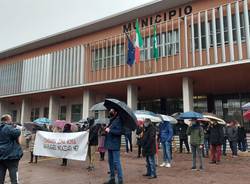 Parabiago, commercianti in piazza contro la "zona rossa"