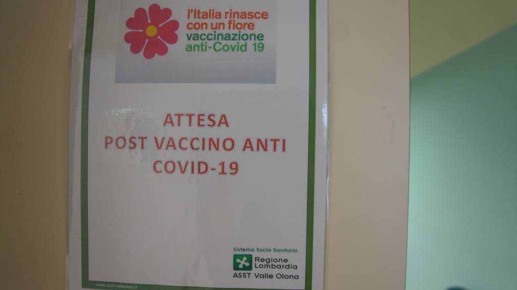 Primo giorno di vaccinazioni anti Covid-19 all'ospedale di Saronno