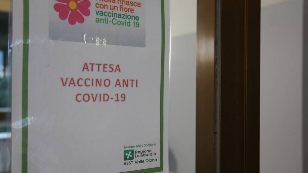 Primo giorno di vaccinazioni anti Covid-19 all'ospedale di Saronno