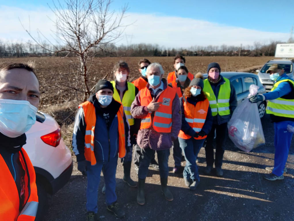 Strade Pulite Alto Milanese al lavoro a Pogliano Milanese