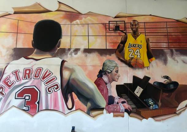 Uboldo, nella palestra "Giulio Galli" un murales nel ricordo di Kobe Bryant, Drazen Petrovic e Giulio