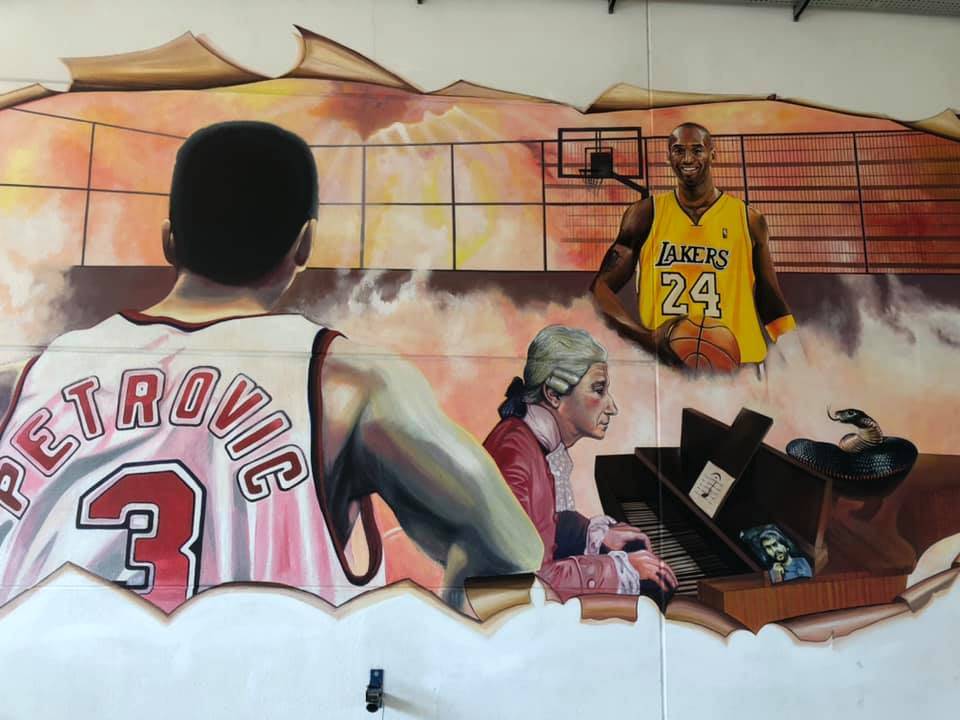 Uboldo, nella palestra "Giulio Galli" un murales nel ricordo di Kobe Bryant, Drazen Petrovic e Giulio