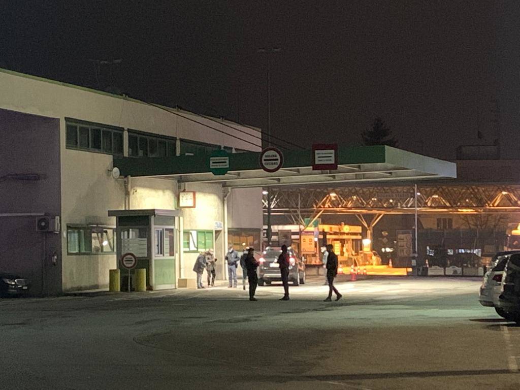 Allarme bomba al valico di Gaggiolo