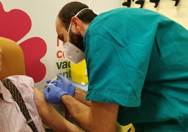 ASST Sette Laghi: vaccinazioni agli over 80