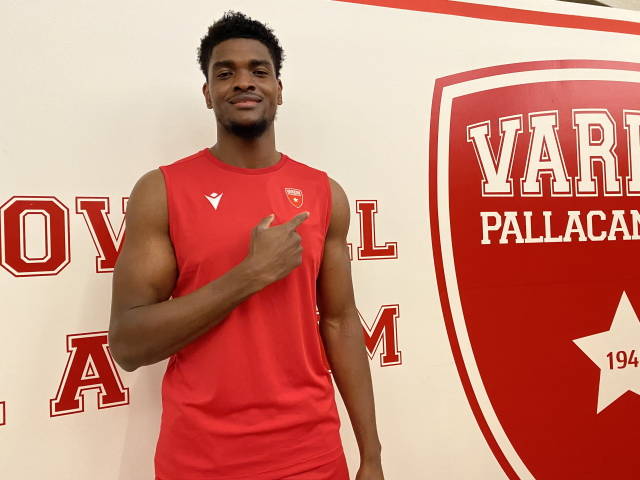 John Egbunu è a Varese: le prime foto del pivot della Openjobmetis
