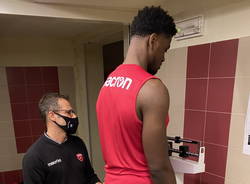 John Egbunu è a Varese: le prime foto del pivot della Openjobmetis