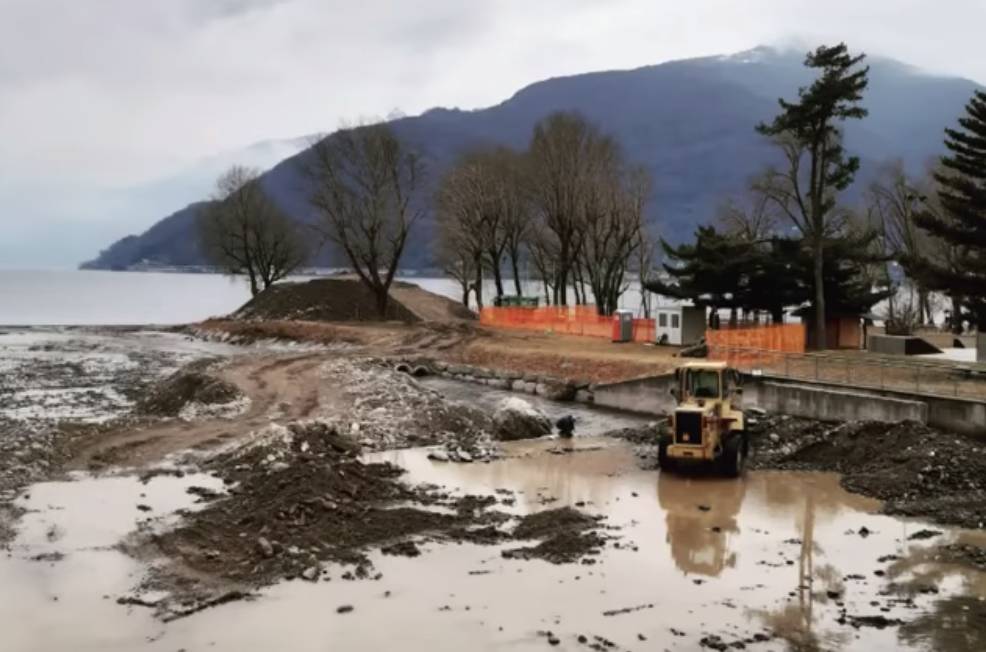 Continuano i lavoro di pulizia del letto del torrente Giona
