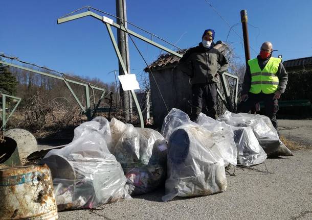 Pulizie al torrente del lavatoio di Bobbiate