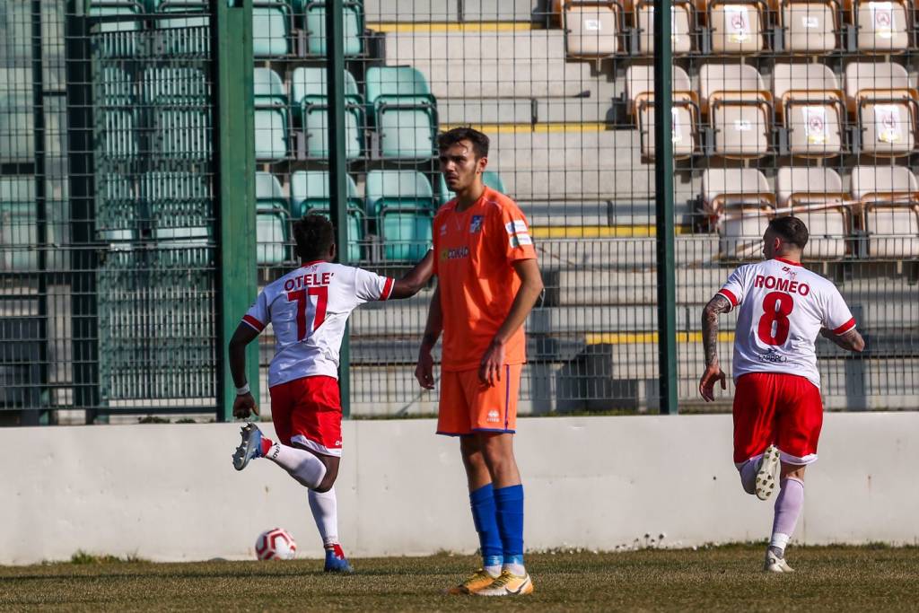 Calcio: Pdhae - Varese