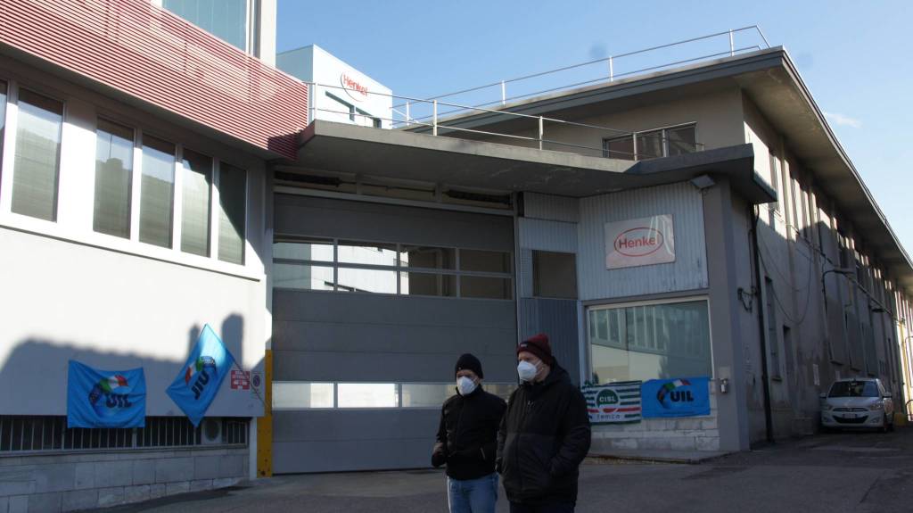 Chiusura Henkel di Lomazzo, i lavoratori: "Toglierci il lavoro significa toglierci la dignità"