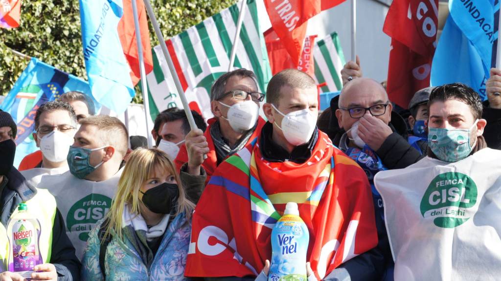 Chiusura Henkel di Lomazzo, i lavoratori: "Toglierci il lavoro significa toglierci la dignità"