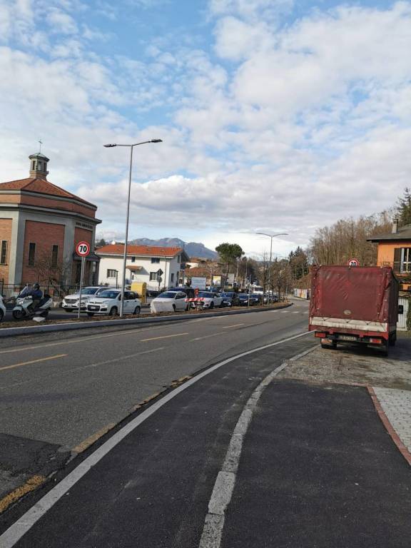 colonne di auto in viale europa febbraio 2021