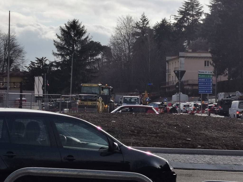 colonne di auto in viale europa febbraio 2021