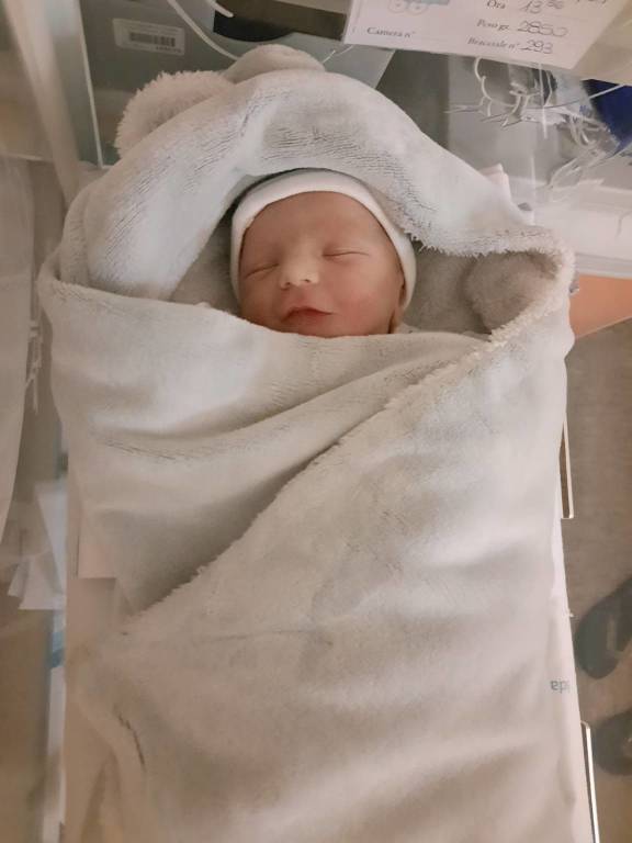 È nato Enea, il figlio di Elia Luini e Francesca