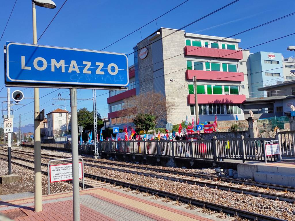 Henkel di Lomazzo, sciopero davanti all'azienda