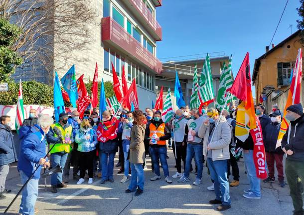 Henkel di Lomazzo, sciopero davanti all’azienda