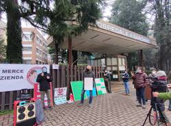 In piazza per difendere l'ospedale di Saronno