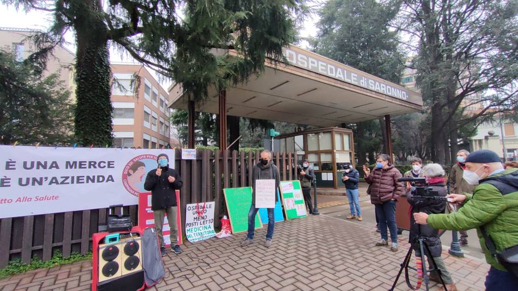 In piazza per difendere l'ospedale di Saronno