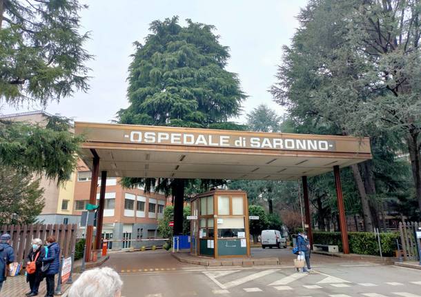 In piazza per difendere l'ospedale di Saronno