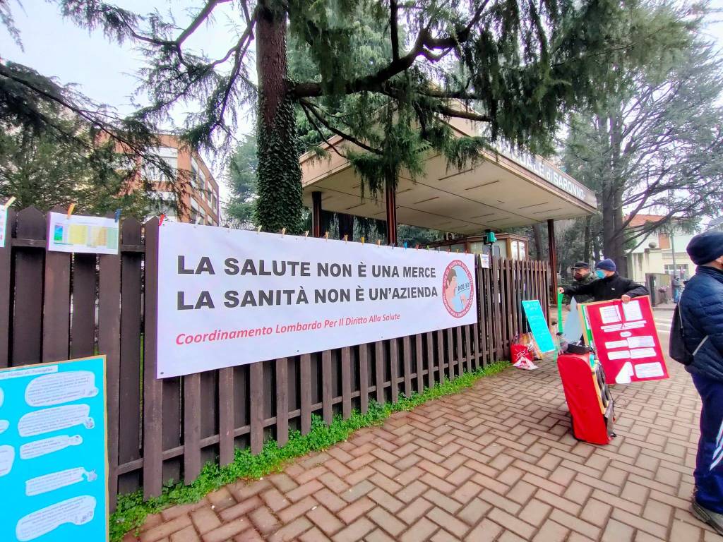 In piazza per difendere l'ospedale di Saronno
