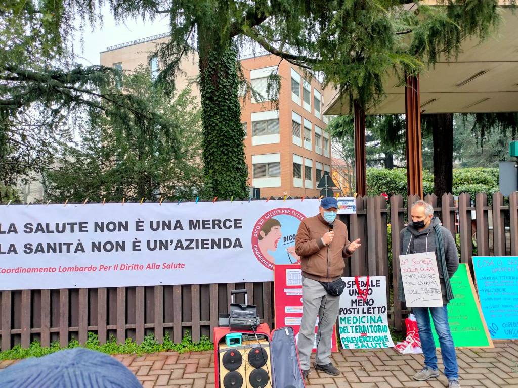 In piazza per difendere l'ospedale di Saronno