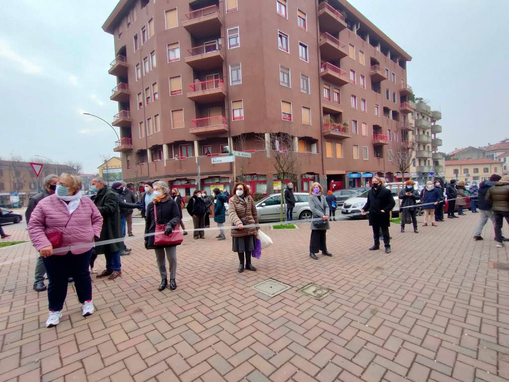 In piazza per difendere l'ospedale di Saronno